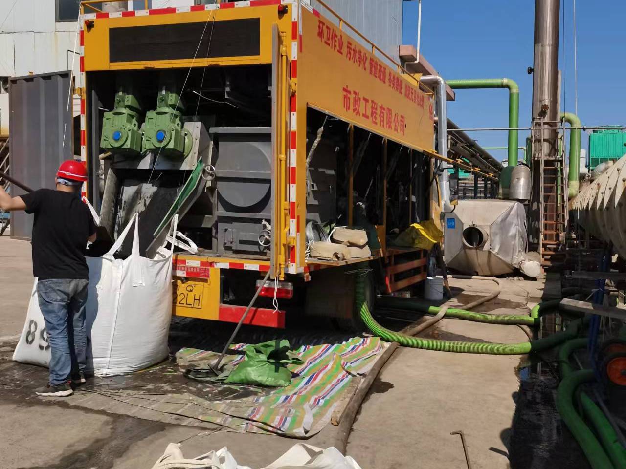 中兴镇淤泥压干处理